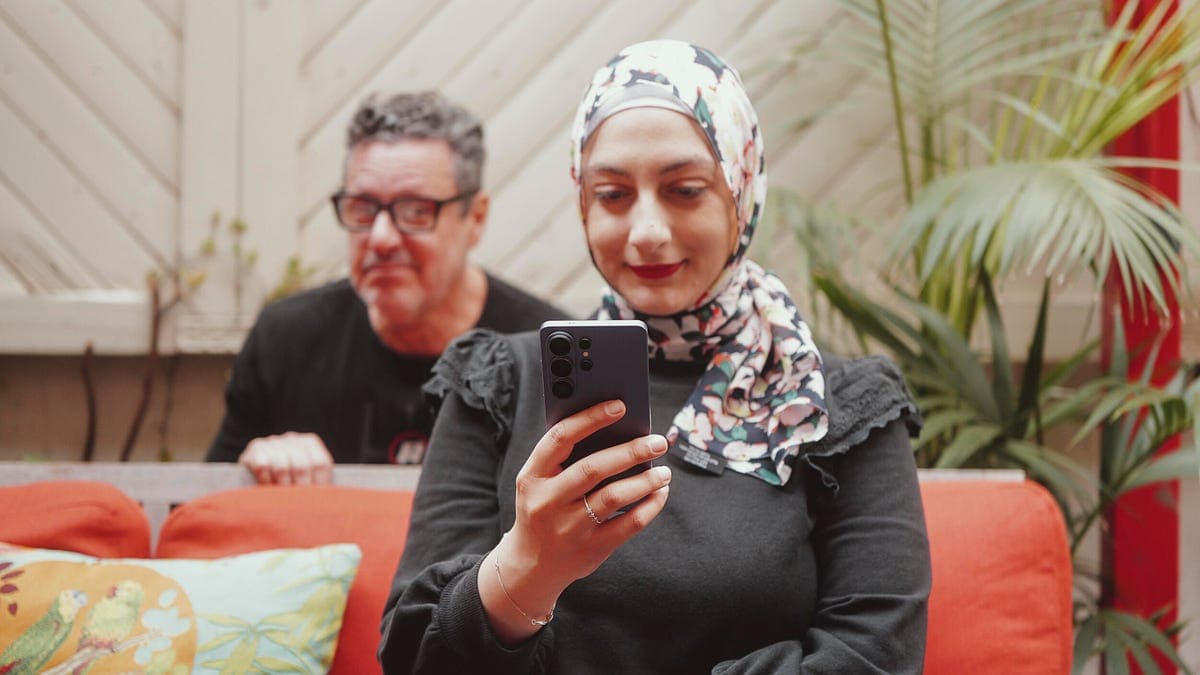 Galaxy S26 Ultra Privacy Display: Hardware-Level Surveillance Resistance